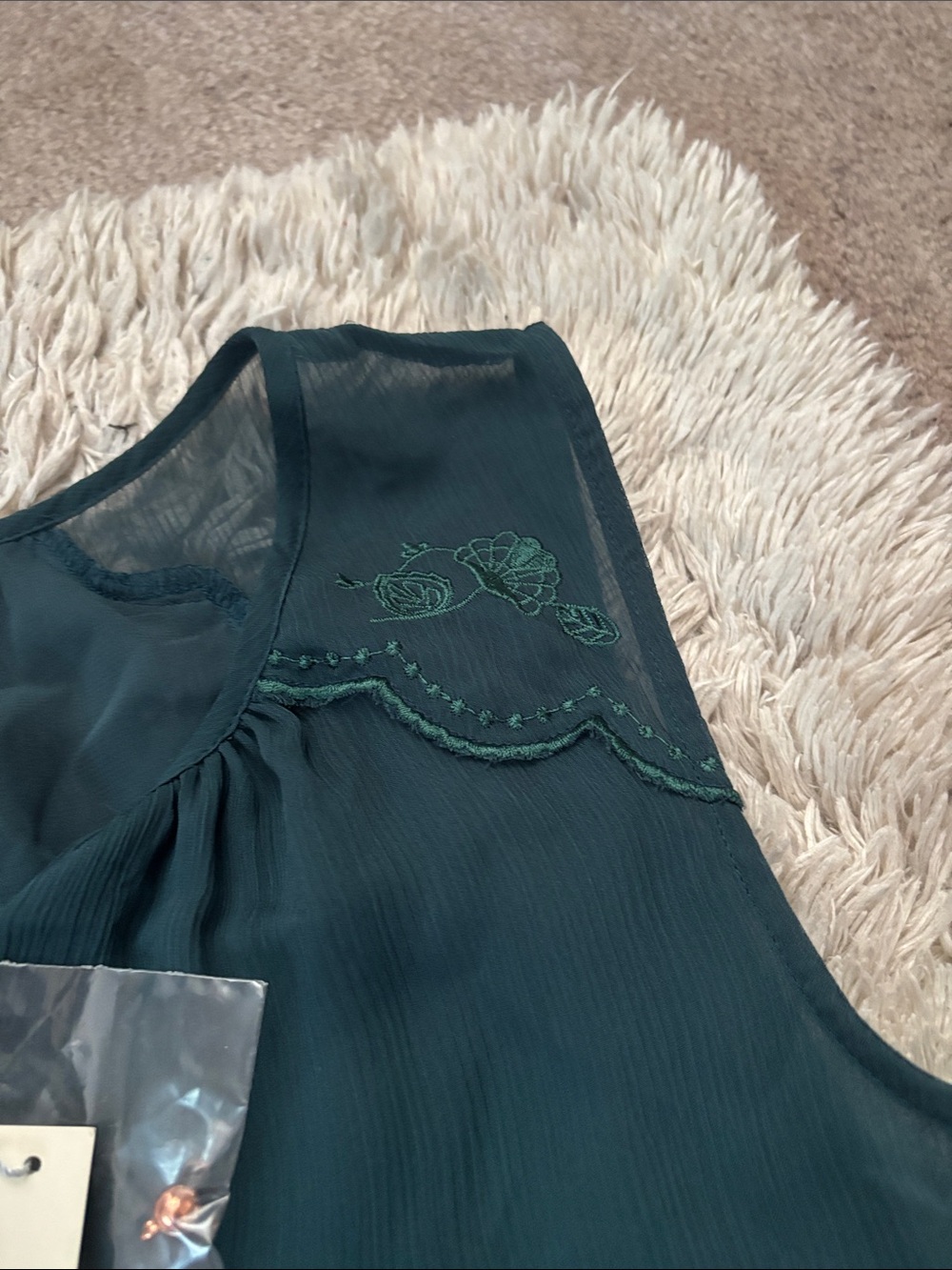 NWT size Xs LC Lauren Conrad Dark Teal Sleeveless Embroidered Neck Top - Picture 3 of 6